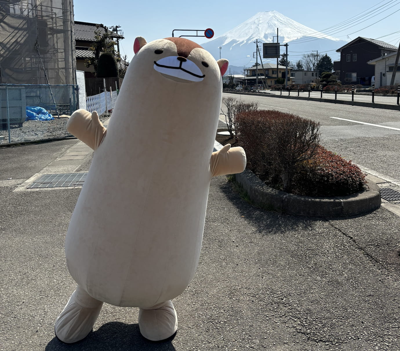 ふじさんミュージアムパークに吉田のうどんぶりちゃんが登場